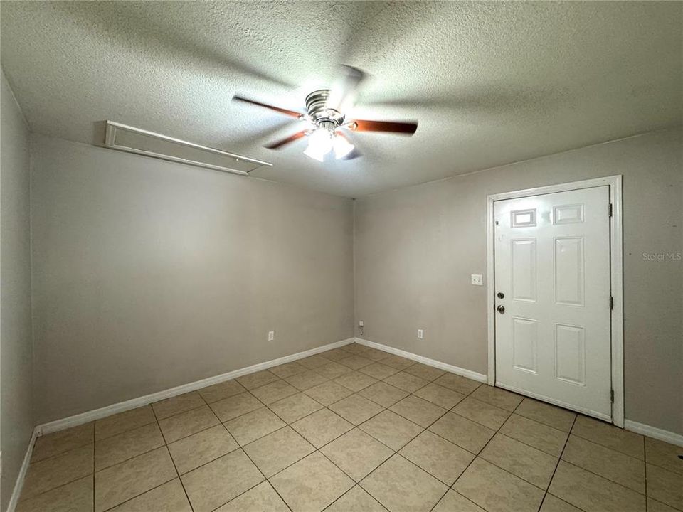 出租: $1,000 (1 贝兹, 1 浴室, 600 平方英尺)