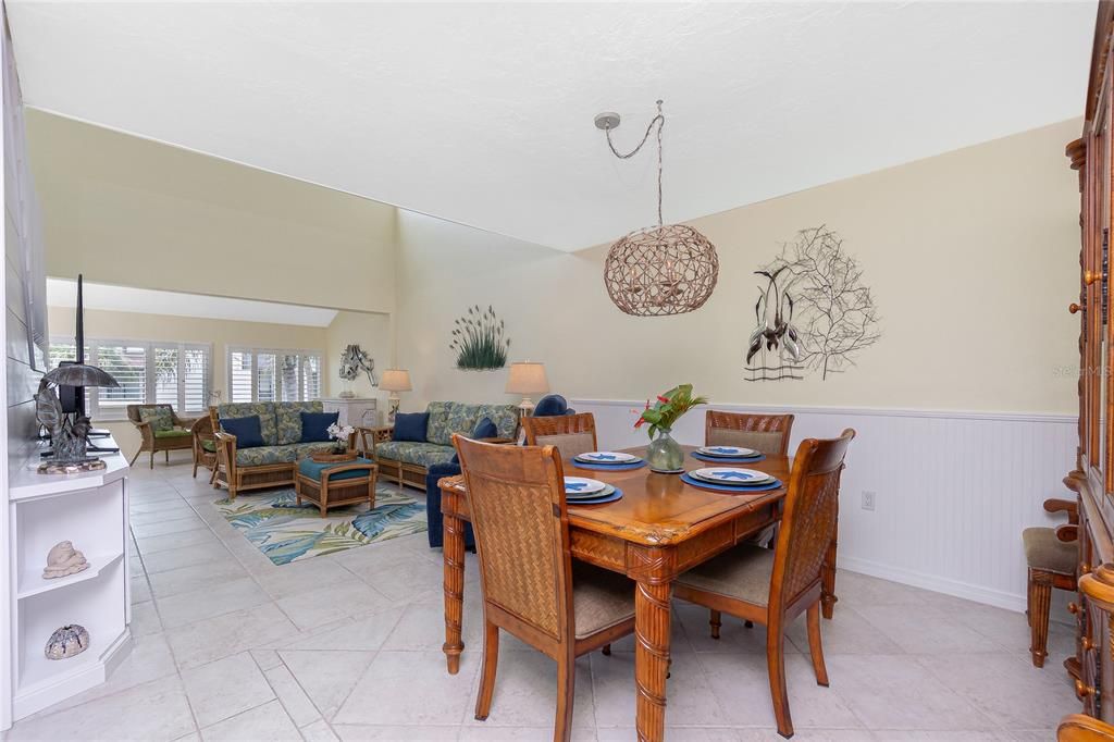 待售: $698,000 (3 贝兹, 3 浴室, 1555 平方英尺)