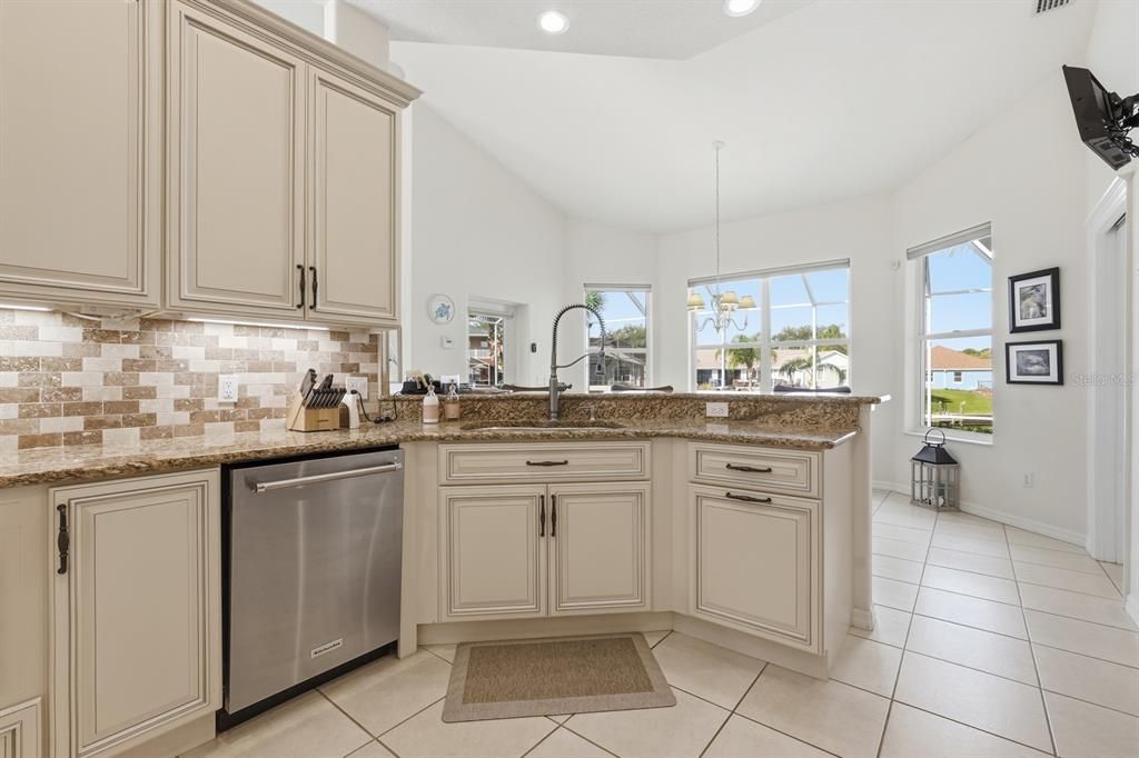 待售: $870,000 (4 贝兹, 2 浴室, 2364 平方英尺)