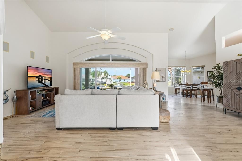 待售: $870,000 (4 贝兹, 2 浴室, 2364 平方英尺)