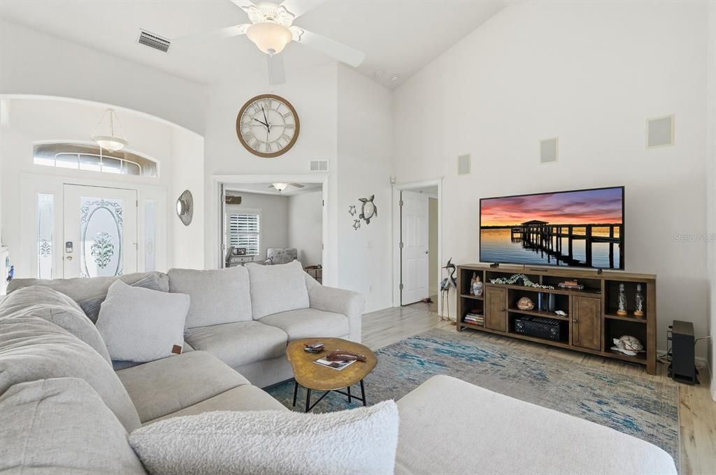 待售: $870,000 (4 贝兹, 2 浴室, 2364 平方英尺)