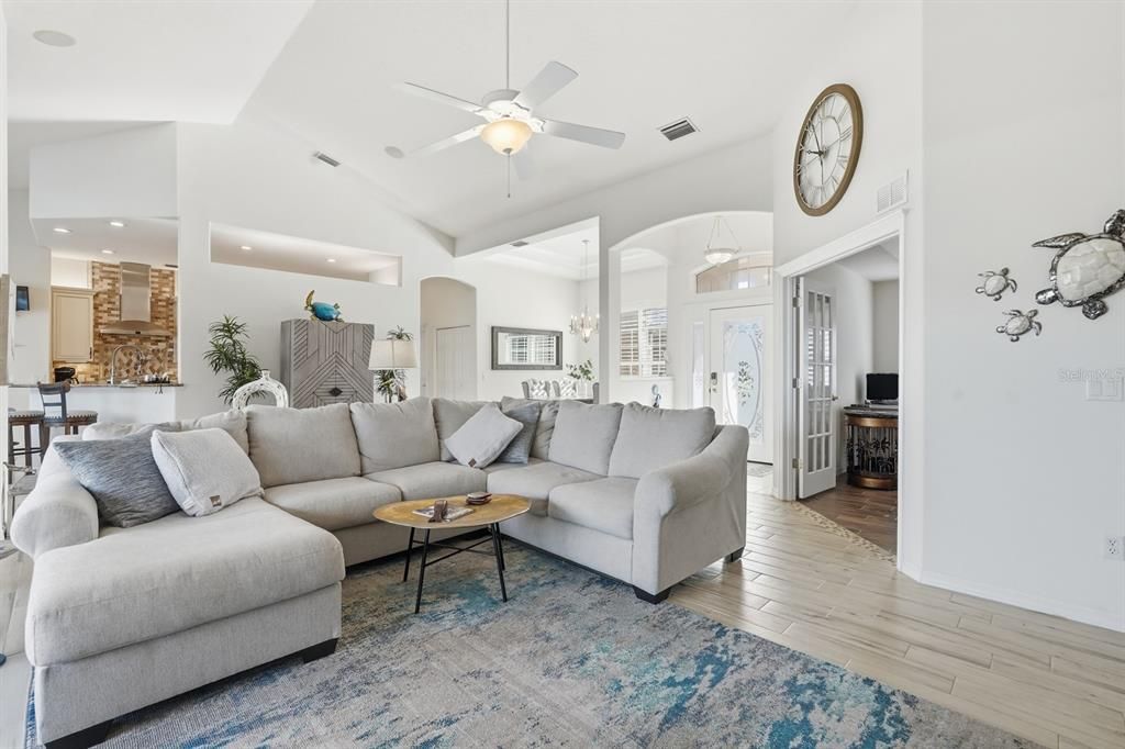 待售: $870,000 (4 贝兹, 2 浴室, 2364 平方英尺)