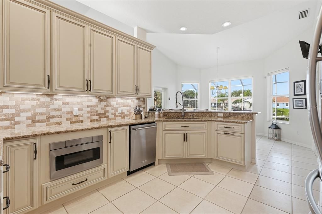 待售: $870,000 (4 贝兹, 2 浴室, 2364 平方英尺)