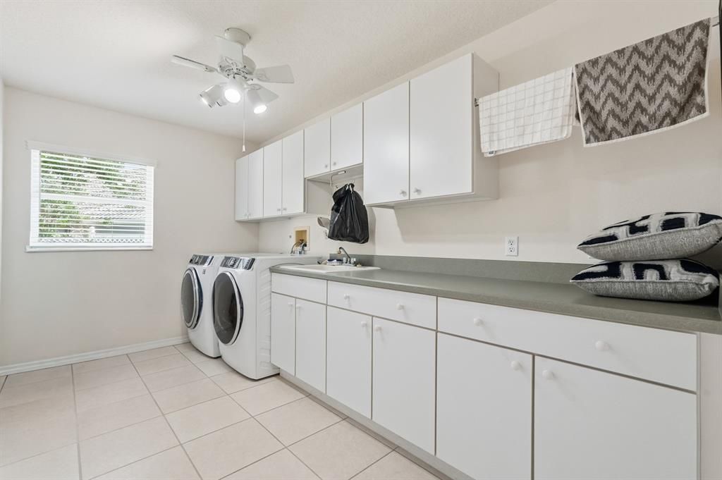 待售: $870,000 (4 贝兹, 2 浴室, 2364 平方英尺)