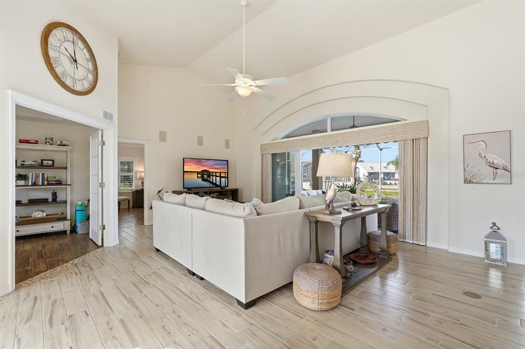 待售: $870,000 (4 贝兹, 2 浴室, 2364 平方英尺)