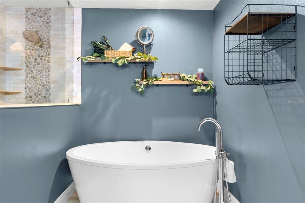 For Sale: $699,990 (3 beds, 2 baths, 2400 Square Feet)