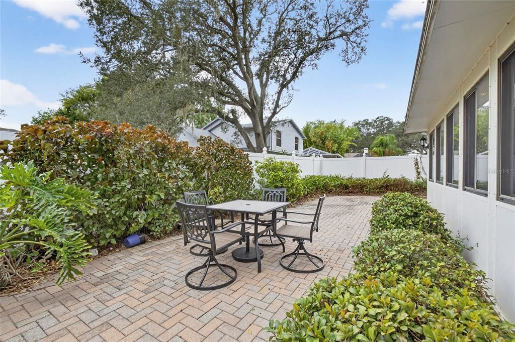 待售: $520,000 (3 贝兹, 2 浴室, 2046 平方英尺)