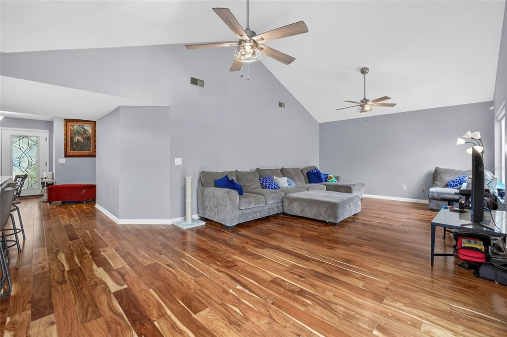 待售: $520,000 (3 贝兹, 2 浴室, 2046 平方英尺)