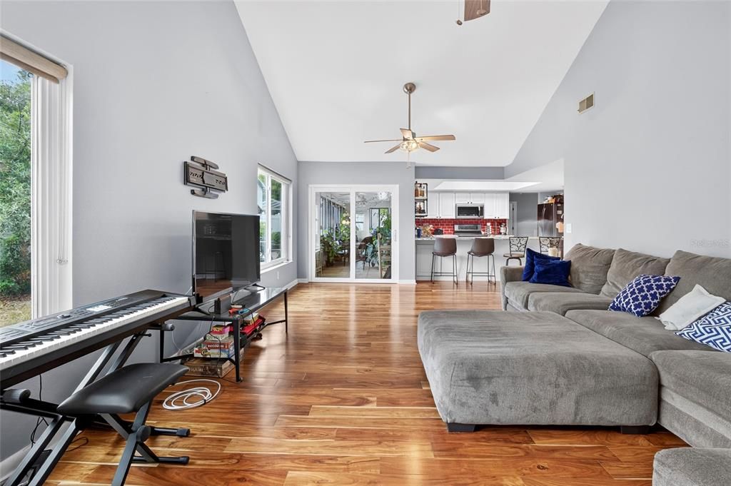 待售: $520,000 (3 贝兹, 2 浴室, 2046 平方英尺)