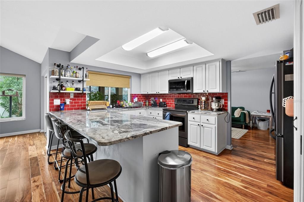 待售: $520,000 (3 贝兹, 2 浴室, 2046 平方英尺)