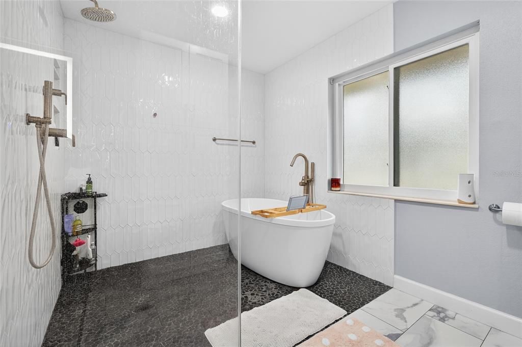 待售: $520,000 (3 贝兹, 2 浴室, 2046 平方英尺)