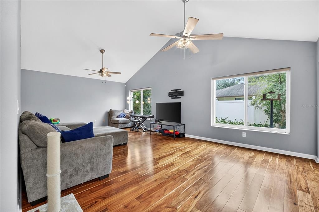 待售: $520,000 (3 贝兹, 2 浴室, 2046 平方英尺)