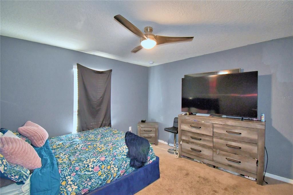 En Venta: $385,000 (4 camas, 2 baños, 2612 Pies cuadrados)