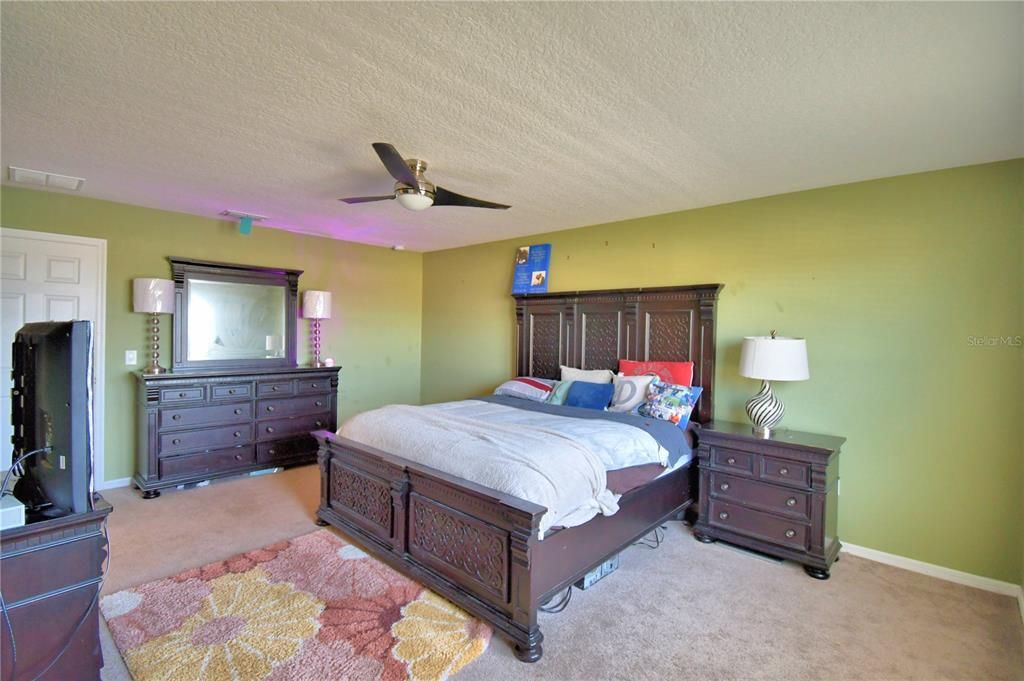 En Venta: $385,000 (4 camas, 2 baños, 2612 Pies cuadrados)