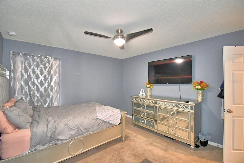 En Venta: $385,000 (4 camas, 2 baños, 2612 Pies cuadrados)