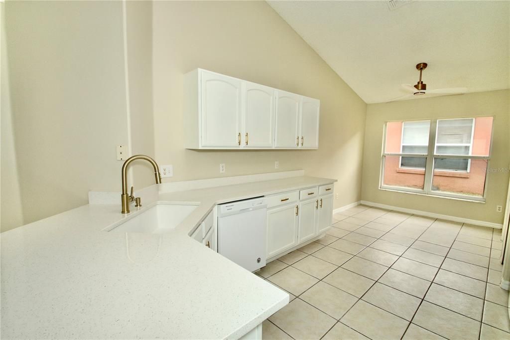 出租: $2,600 (4 贝兹, 2 浴室, 1822 平方英尺)