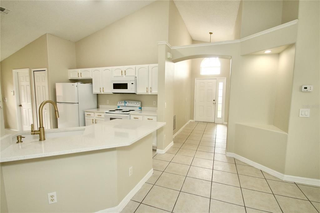 出租: $2,600 (4 贝兹, 2 浴室, 1822 平方英尺)