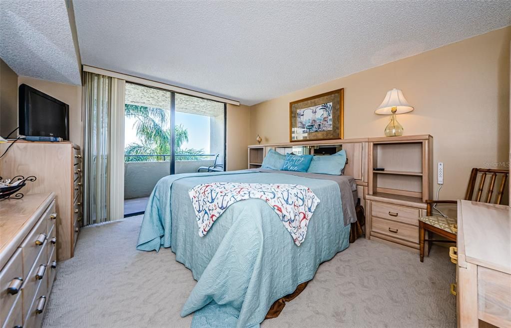 For Rent: $3,800 (2 beds, 2 baths, 1236 Square Feet)