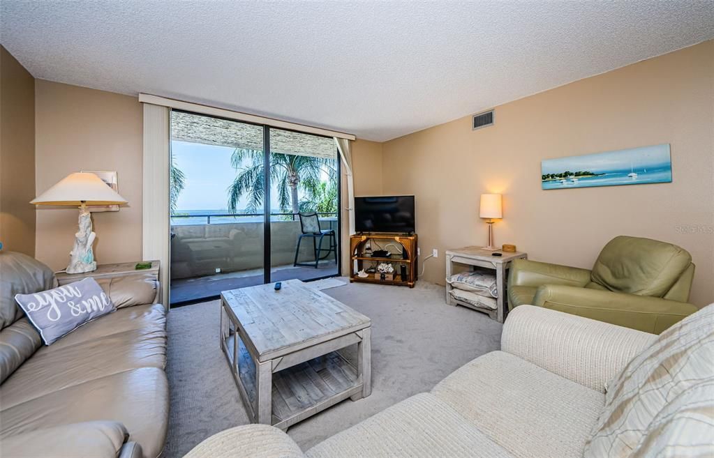 For Rent: $3,800 (2 beds, 2 baths, 1236 Square Feet)