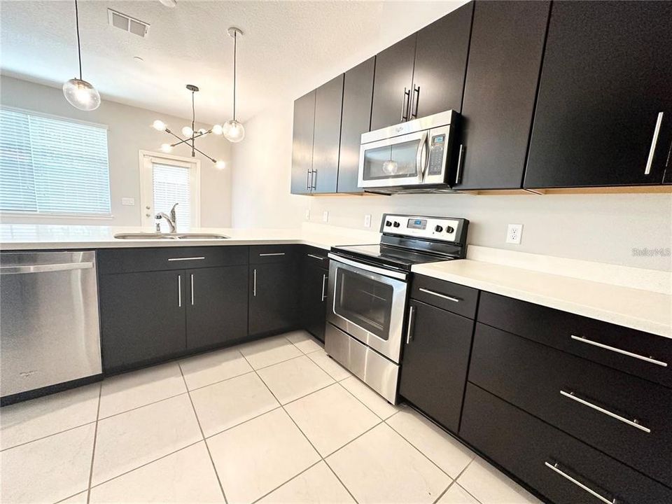 В аренду: $2,599 (3 спален, 2 ванн, 1585 Квадратных фут)