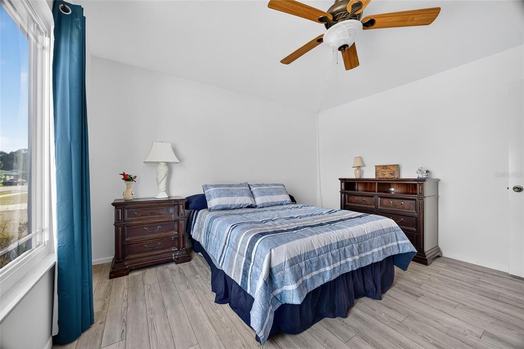 Active With Contract: $199,000 (2 beds, 2 baths, 888 Square Feet)