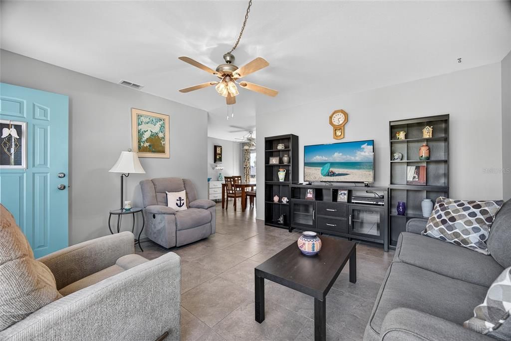 Active With Contract: $199,000 (2 beds, 2 baths, 888 Square Feet)