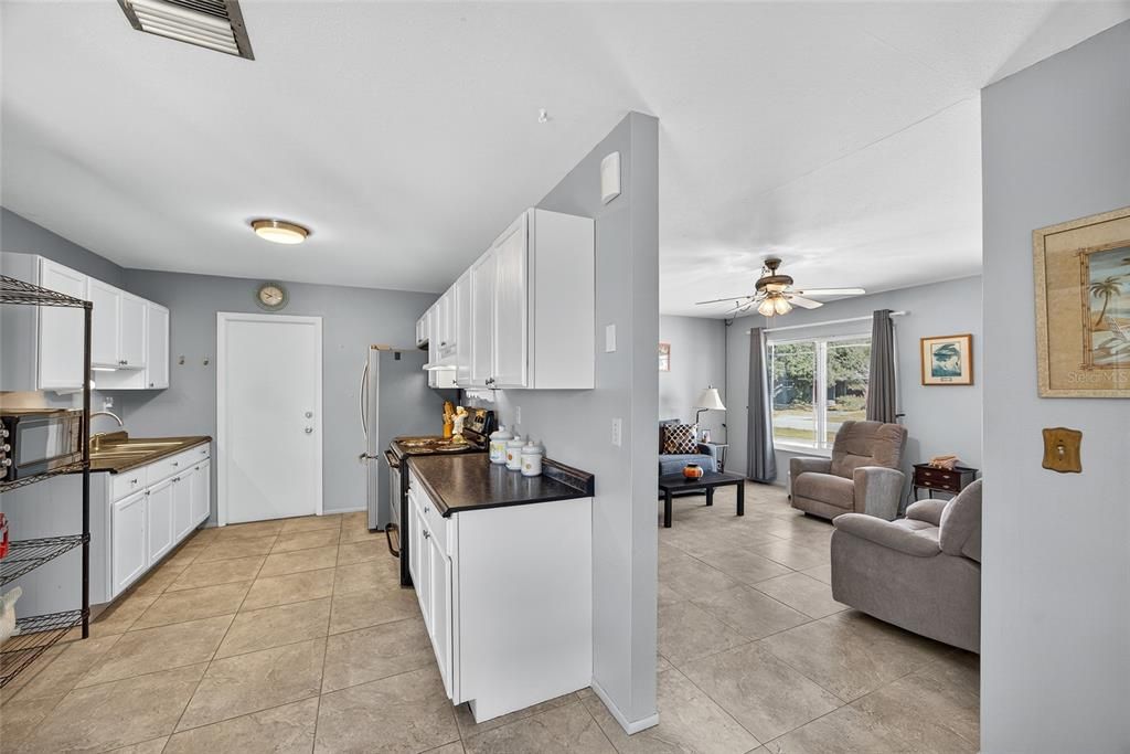 Active With Contract: $199,000 (2 beds, 2 baths, 888 Square Feet)