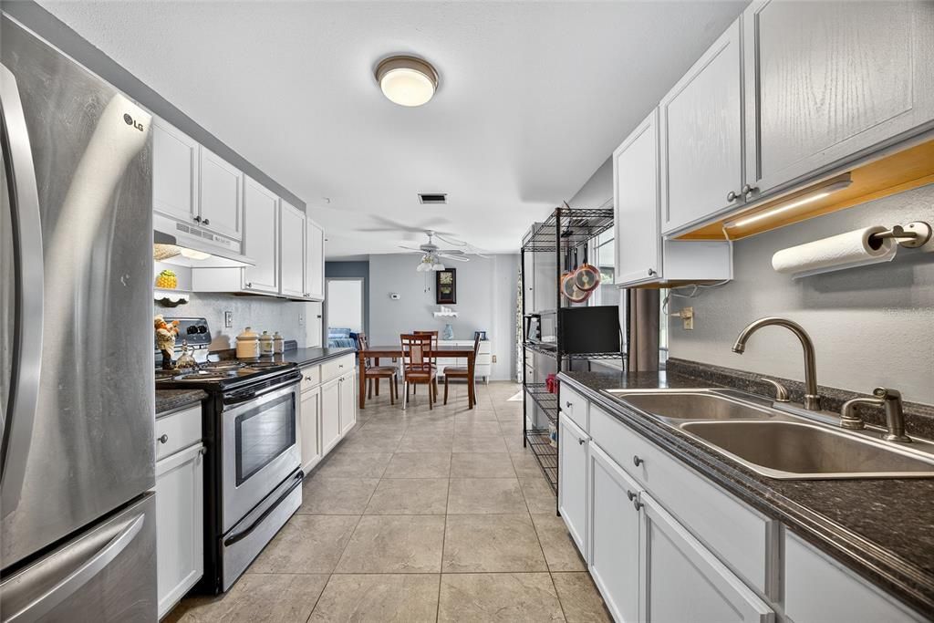 Active With Contract: $199,000 (2 beds, 2 baths, 888 Square Feet)