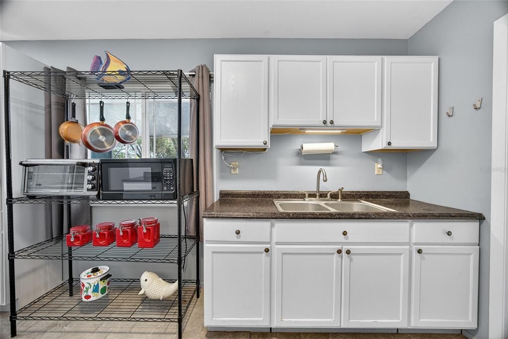 Active With Contract: $199,000 (2 beds, 2 baths, 888 Square Feet)