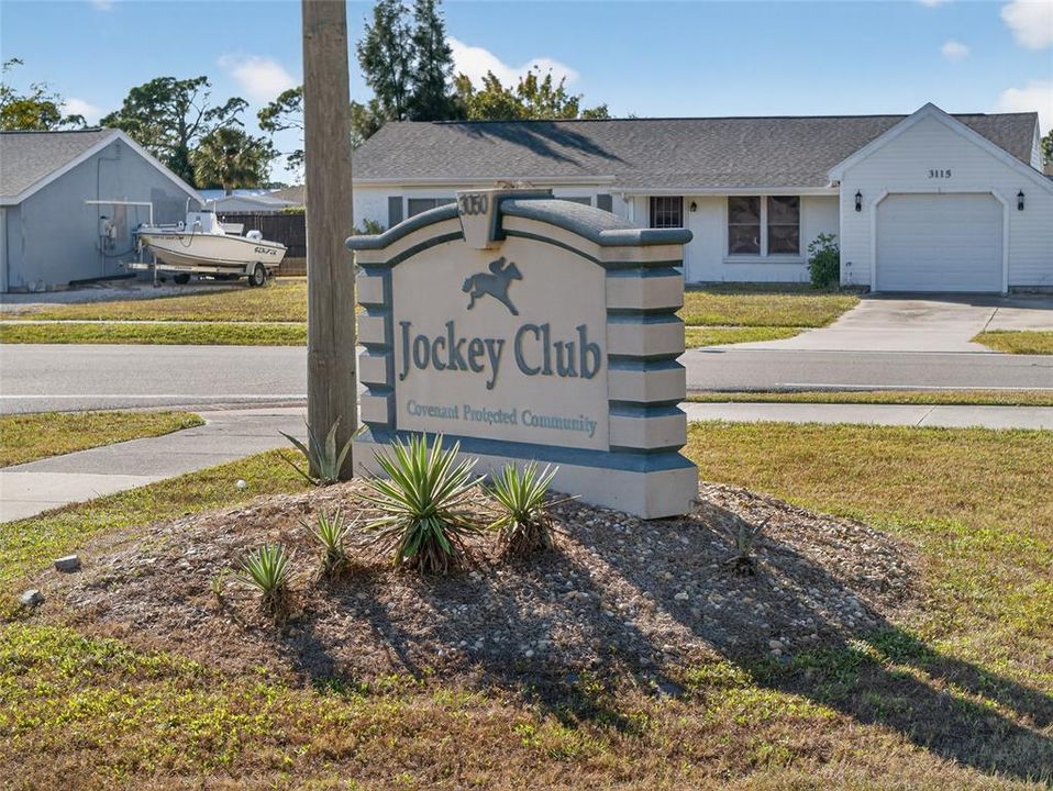 Active With Contract: $199,000 (2 beds, 2 baths, 888 Square Feet)