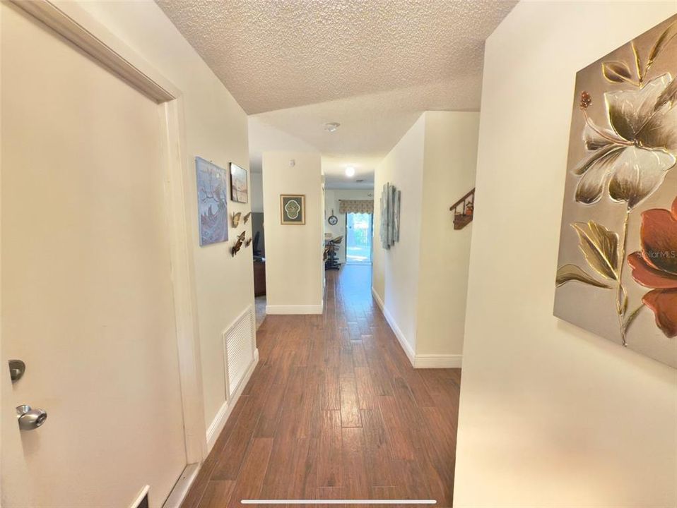 Active With Contract: $335,000 (3 beds, 2 baths, 1500 Square Feet)