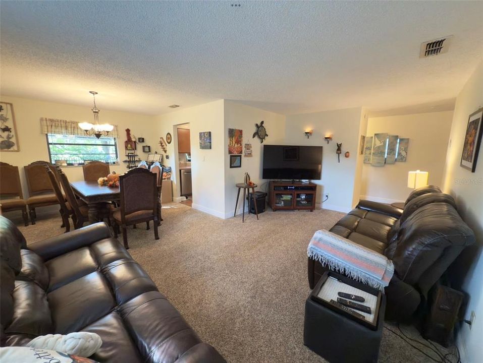 Active With Contract: $335,000 (3 beds, 2 baths, 1500 Square Feet)