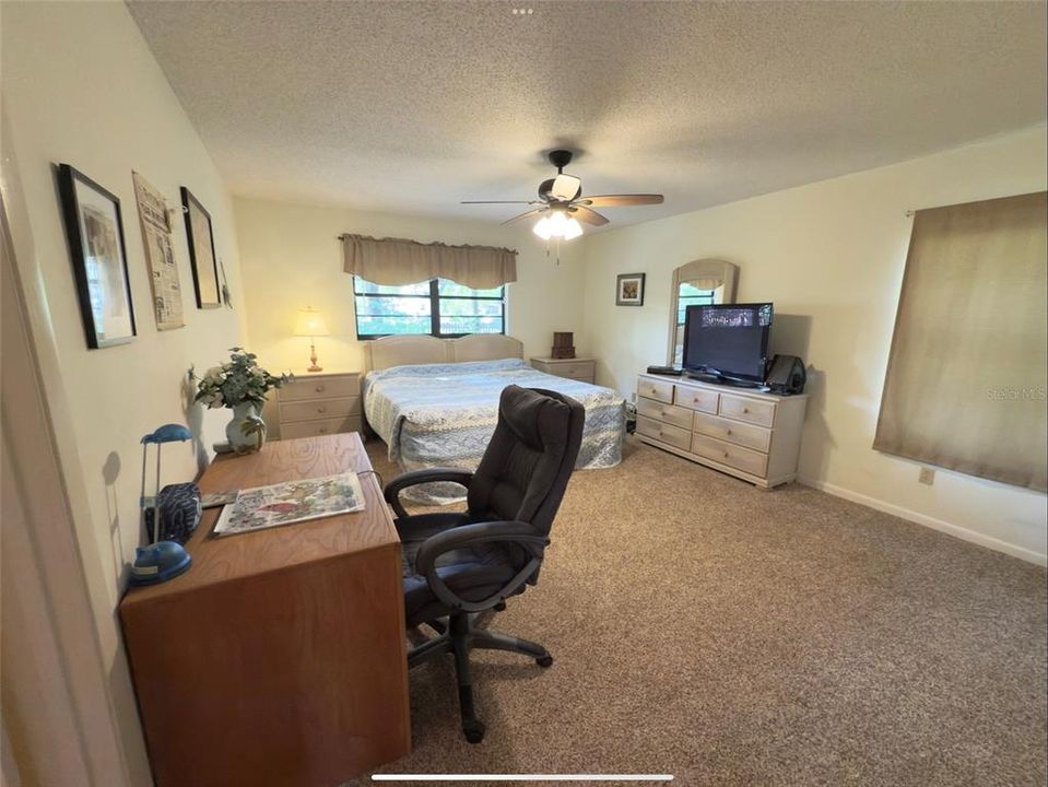 Active With Contract: $335,000 (3 beds, 2 baths, 1500 Square Feet)