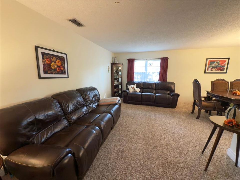 Active With Contract: $335,000 (3 beds, 2 baths, 1500 Square Feet)