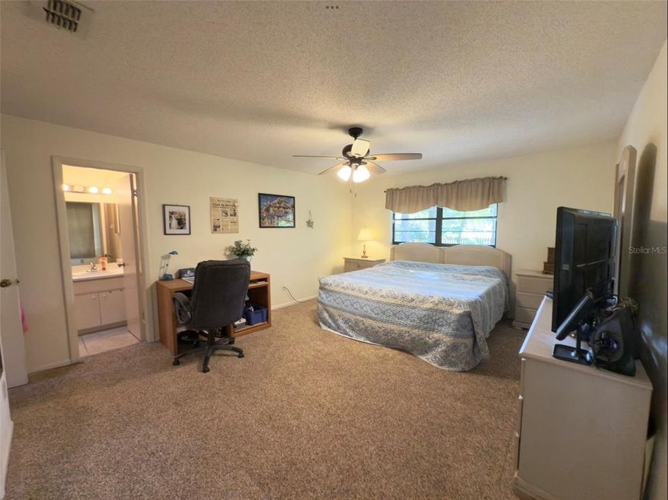 Active With Contract: $335,000 (3 beds, 2 baths, 1500 Square Feet)