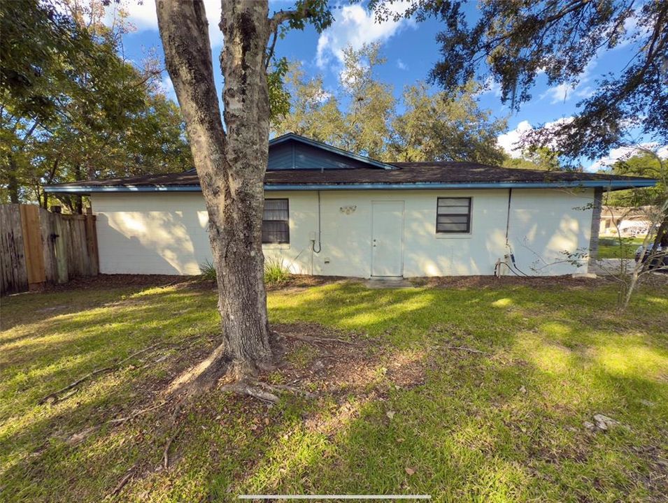 Active With Contract: $335,000 (3 beds, 2 baths, 1500 Square Feet)