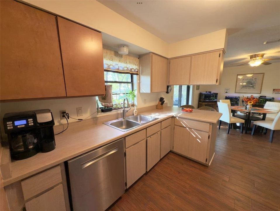 Active With Contract: $335,000 (3 beds, 2 baths, 1500 Square Feet)