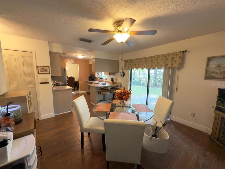 Active With Contract: $335,000 (3 beds, 2 baths, 1500 Square Feet)