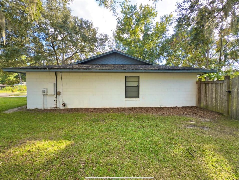 Active With Contract: $335,000 (3 beds, 2 baths, 1500 Square Feet)