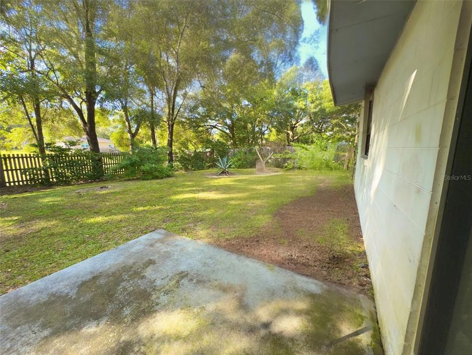 Active With Contract: $335,000 (3 beds, 2 baths, 1500 Square Feet)