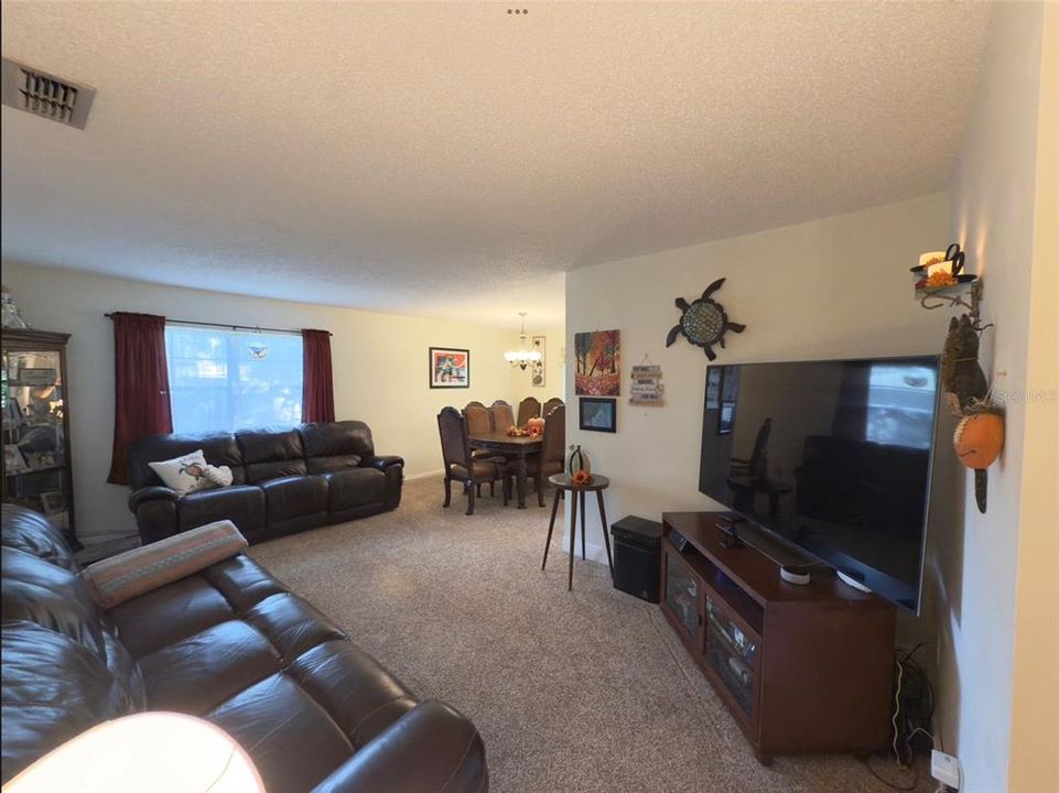 Active With Contract: $335,000 (3 beds, 2 baths, 1500 Square Feet)