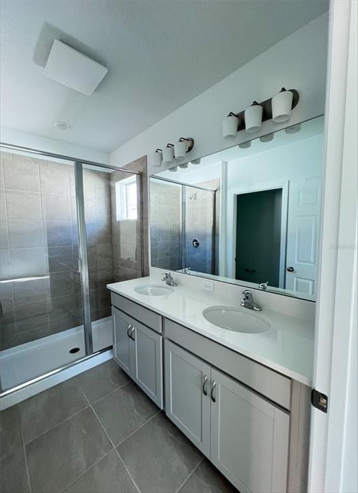 合同活跃: $259,990 (3 贝兹, 2 浴室, 1530 平方英尺)