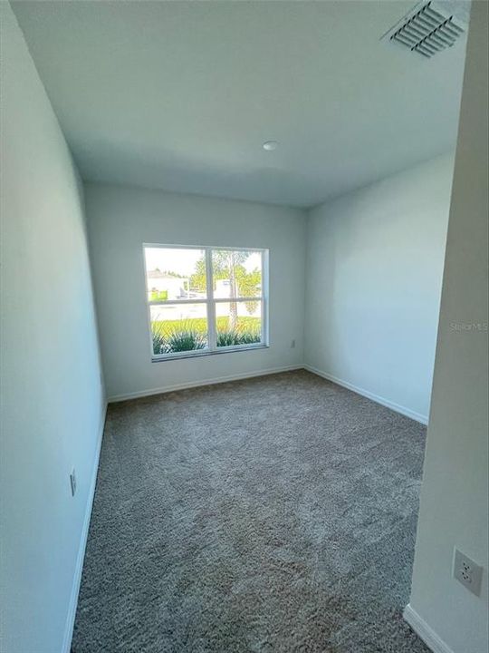 合同活跃: $259,990 (3 贝兹, 2 浴室, 1530 平方英尺)