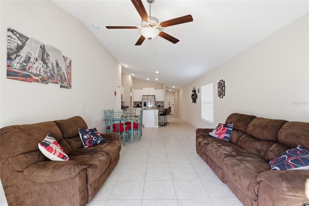 На продажу: $350,000 (3 спален, 2 ванн, 1451 Квадратных фут)