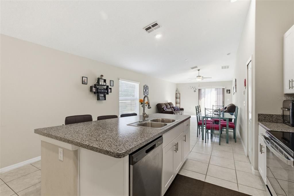 На продажу: $350,000 (3 спален, 2 ванн, 1451 Квадратных фут)