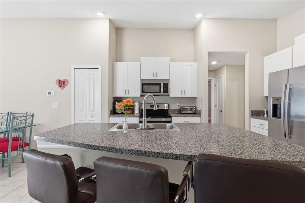 На продажу: $350,000 (3 спален, 2 ванн, 1451 Квадратных фут)