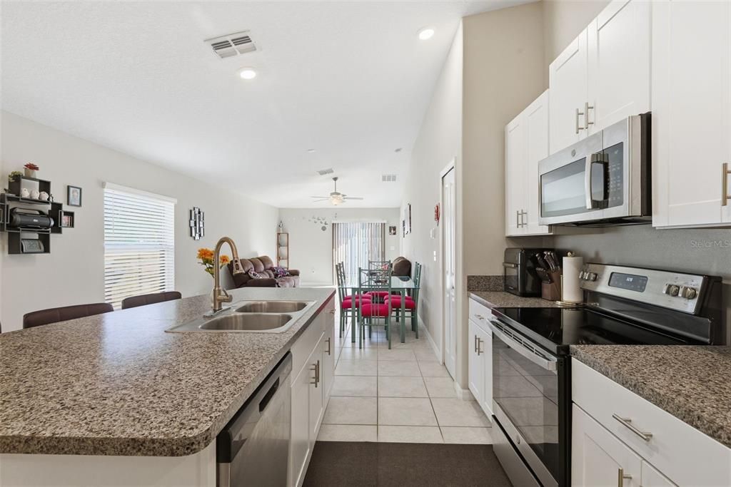 На продажу: $350,000 (3 спален, 2 ванн, 1451 Квадратных фут)