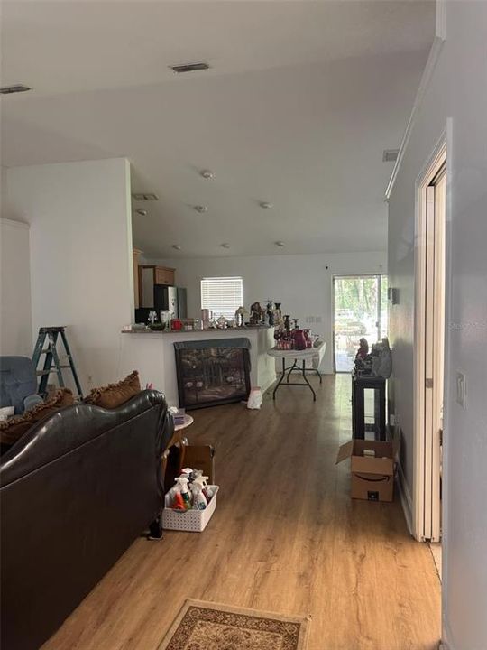 For Sale: $279,000 (3 beds, 2 baths, 1504 Square Feet)