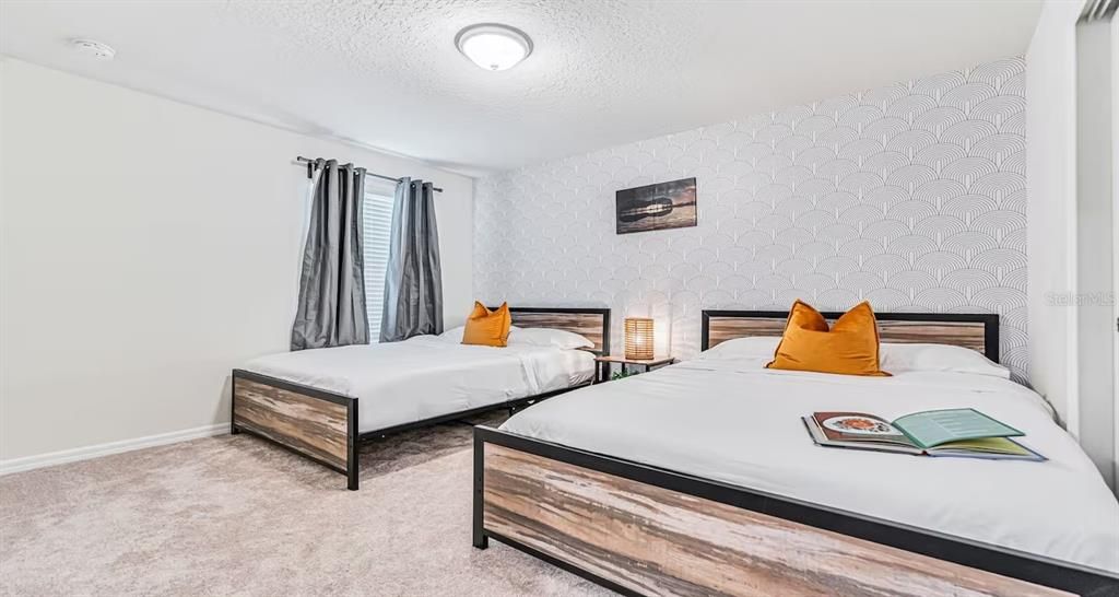 For Sale: $549,000 (7 beds, 5 baths, 3154 Square Feet)