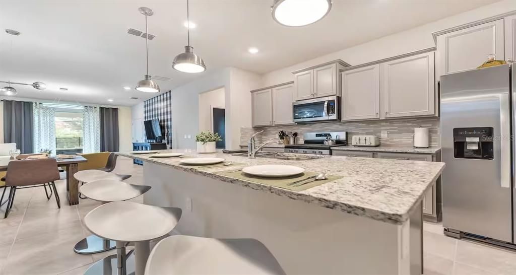 For Sale: $549,000 (7 beds, 5 baths, 3154 Square Feet)